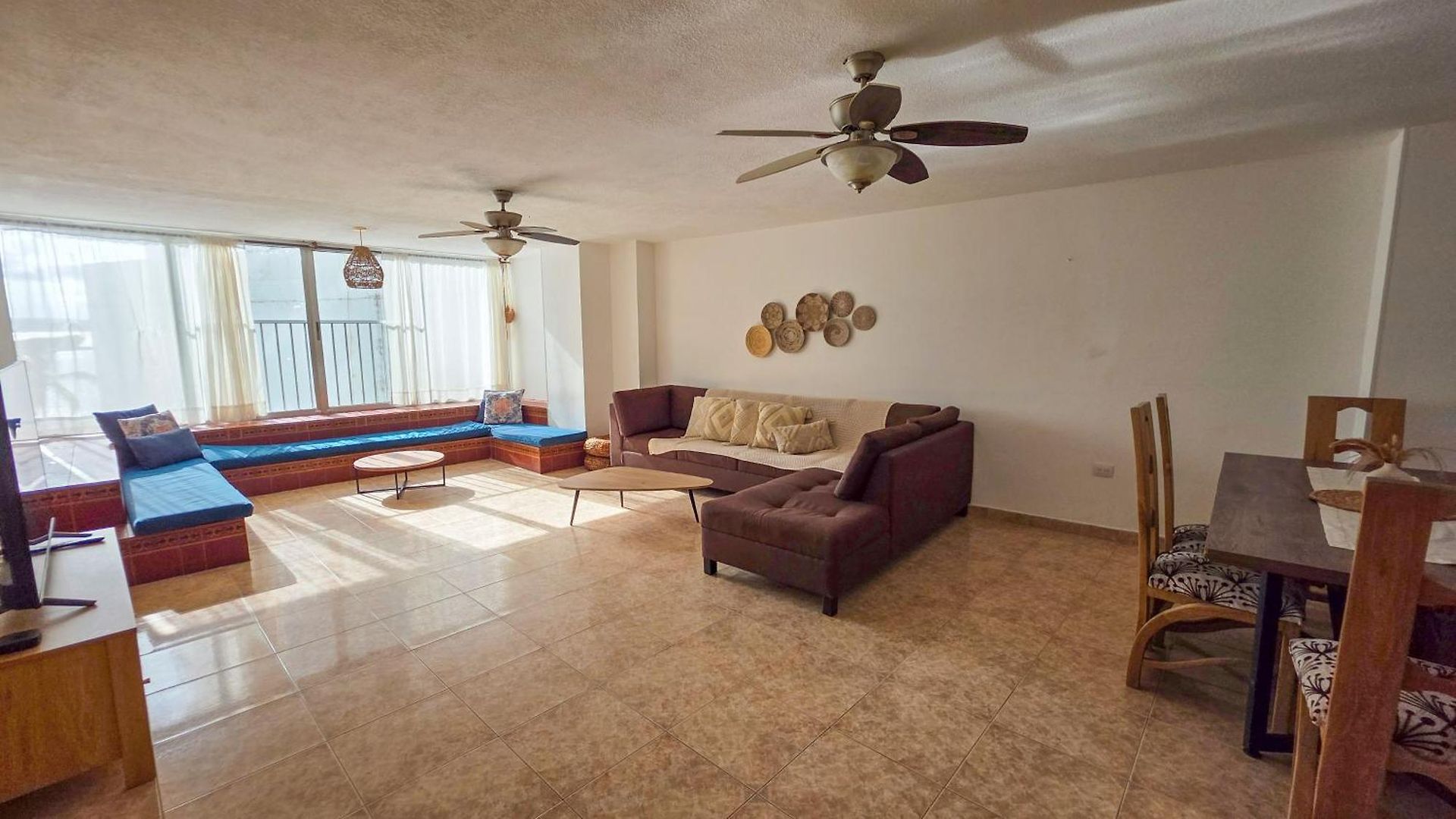 3 Laguito 1 Block From The *